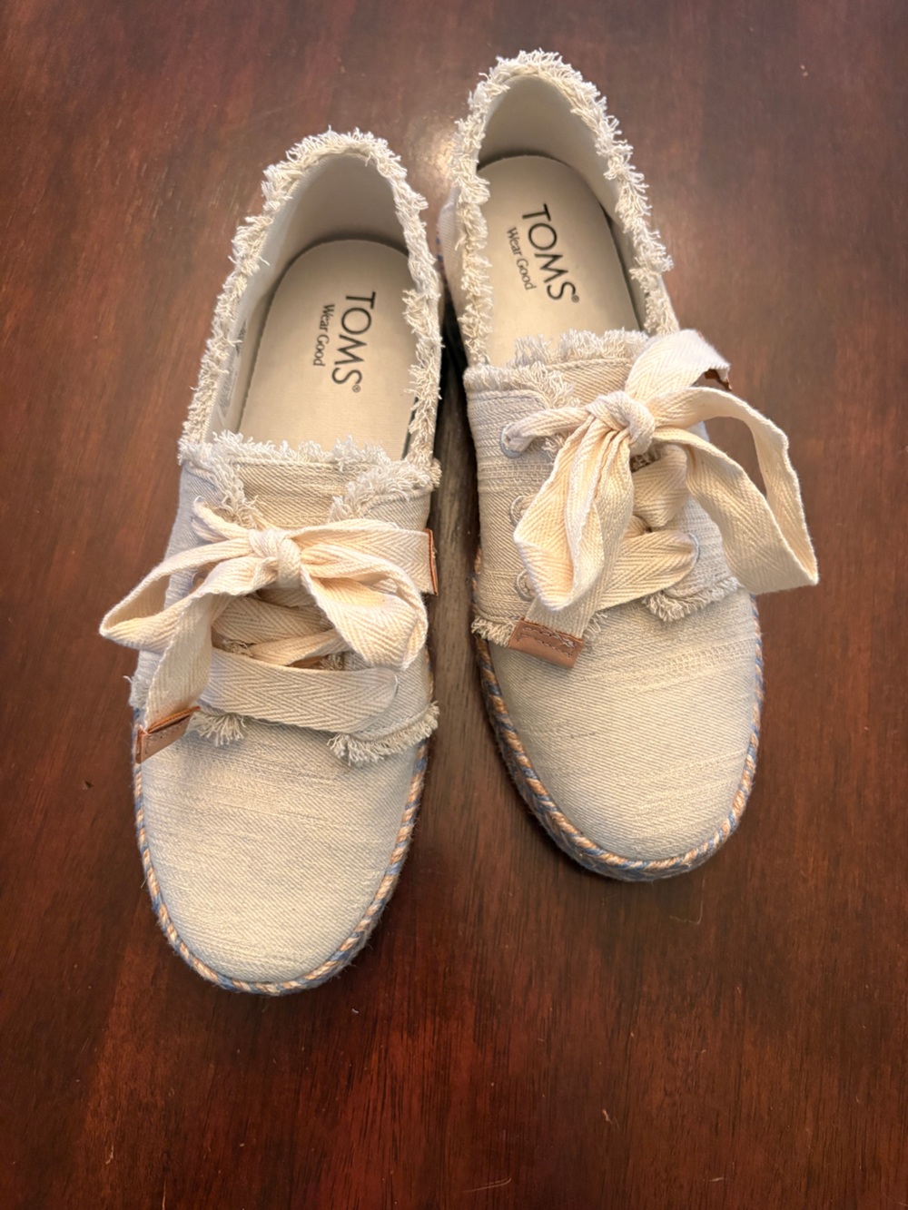 TOMS Women's Natural Canvas Frayed Lace-Up Moccasins